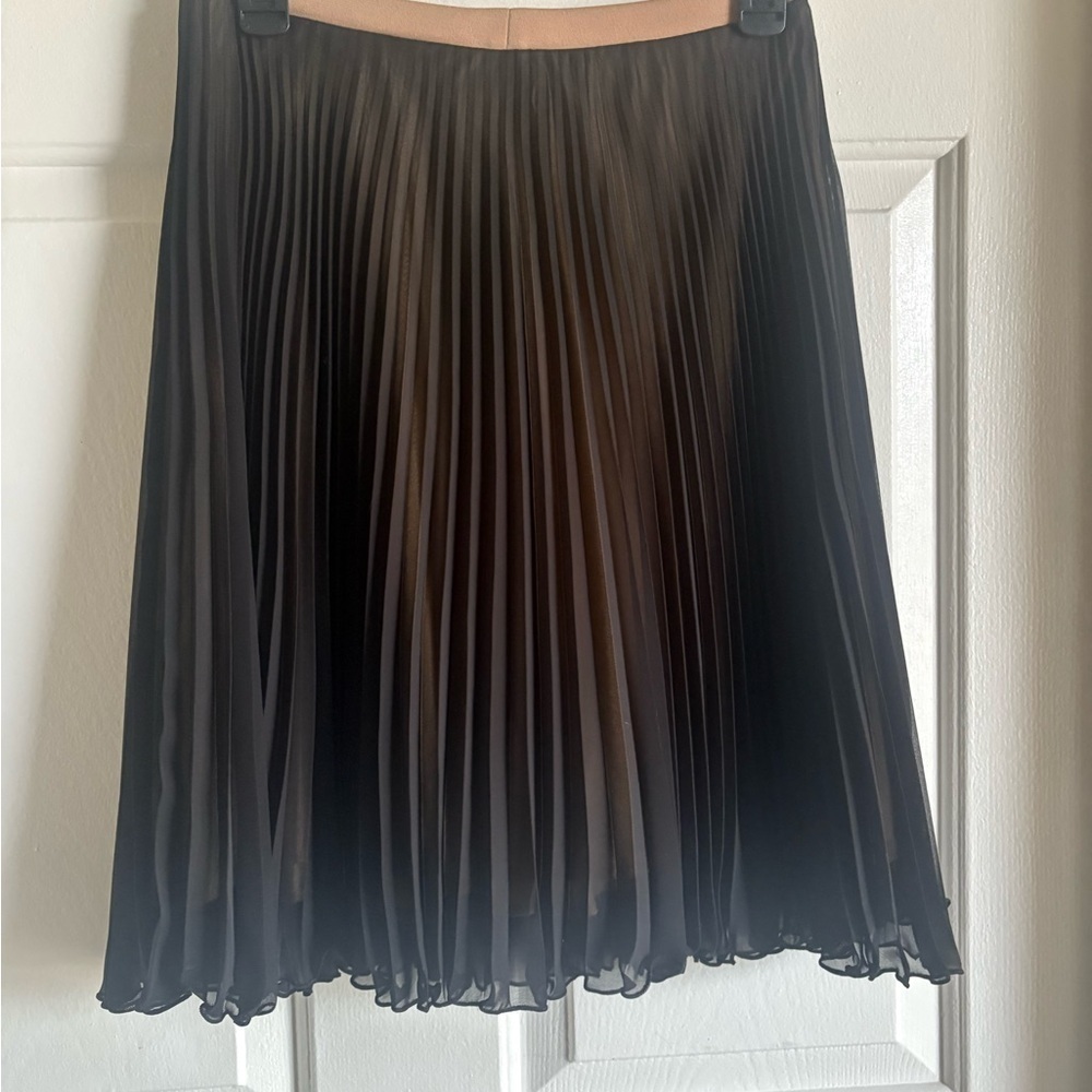 GATA. Elegant Black Pleated Skirt. SIZE. 36 - Picture 11 of 13